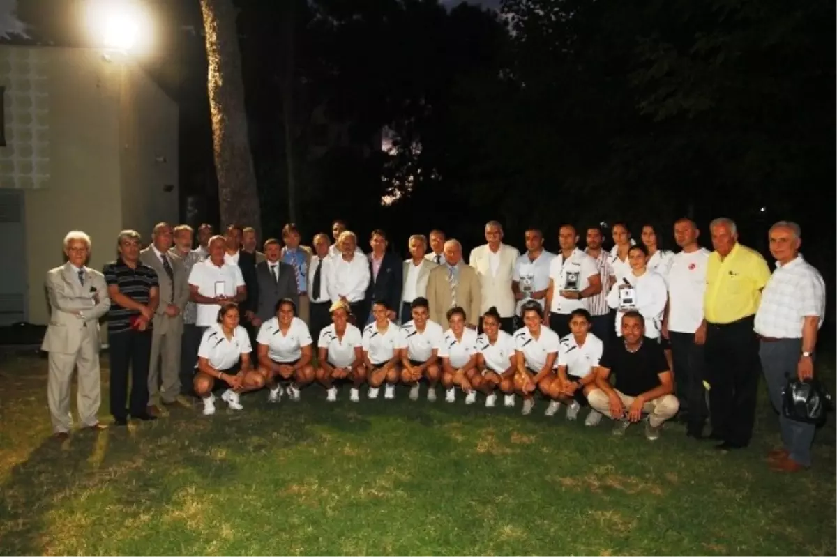 Beş Şampiyonluk Ödül Getirdi