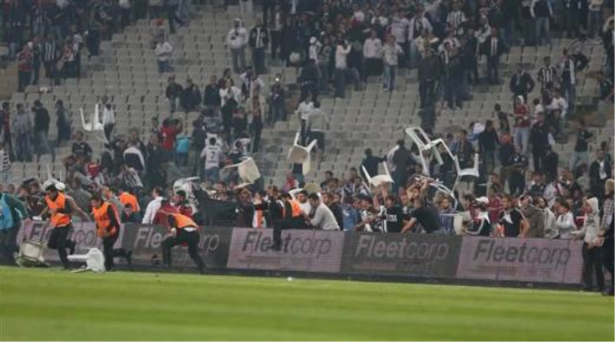 Beşiktaş\'a 8 Maç Ceza Yolda