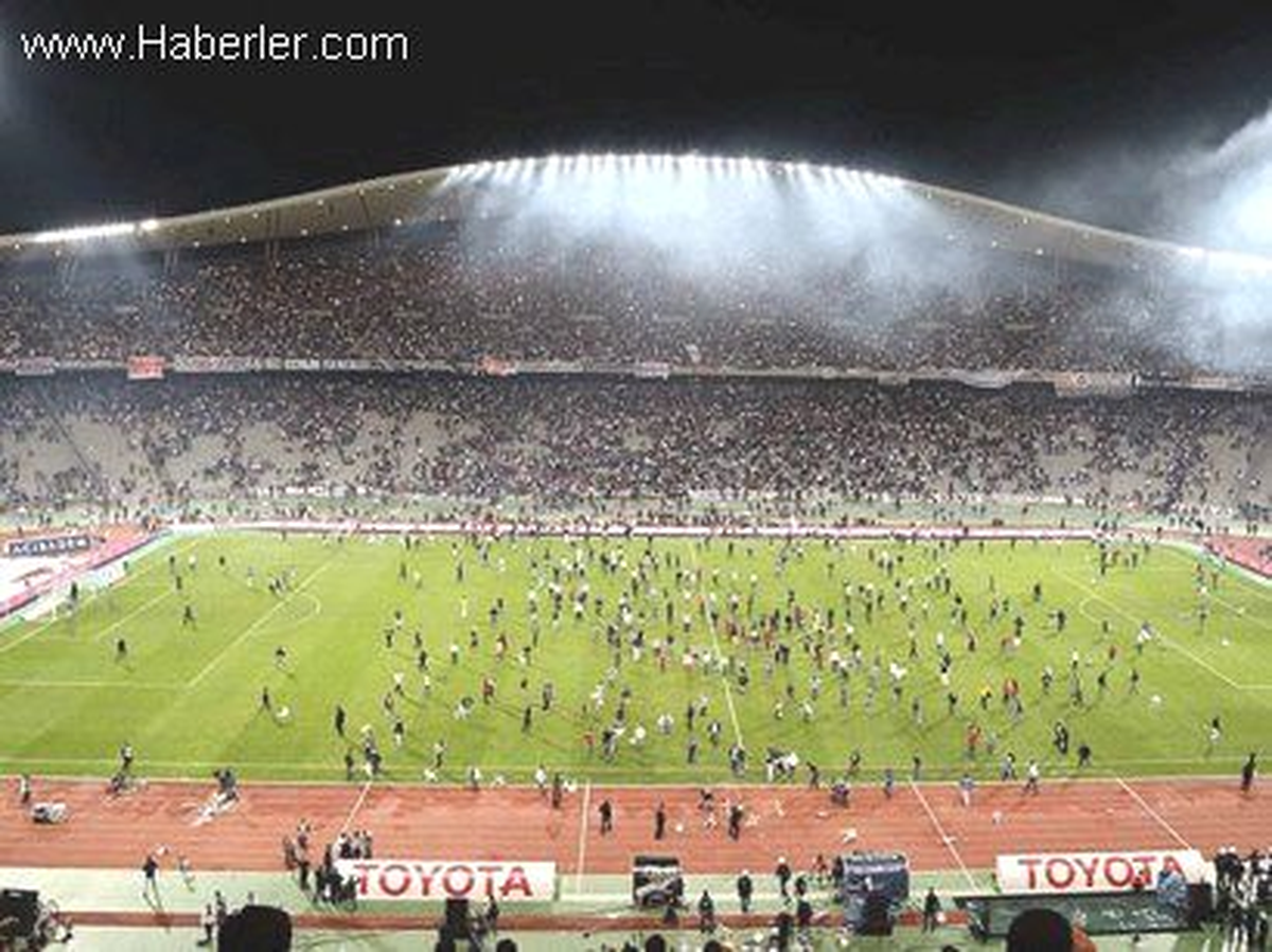 Beşiktaş Galatasaray Derbisinde Çıkan Olaylar