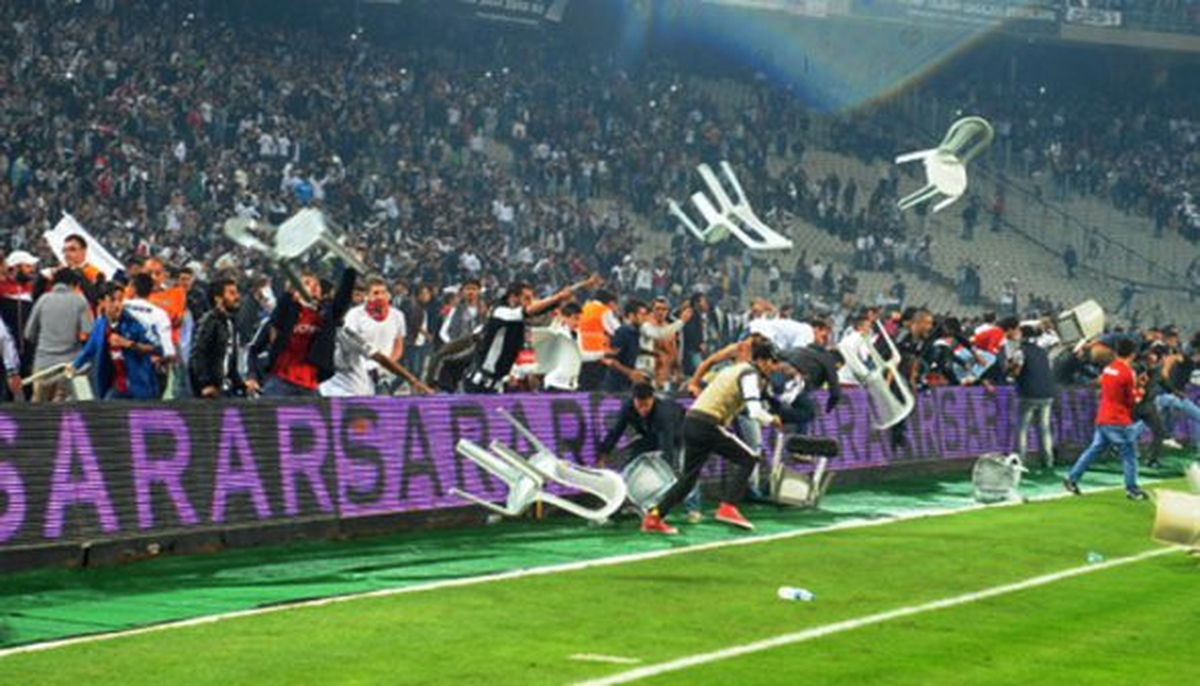 Beşiktaş Galatasaray Maçında Çıkan Olaylar