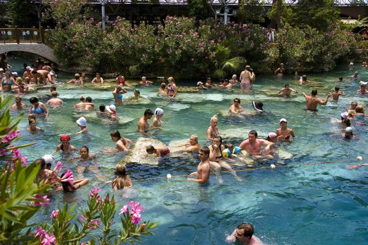 Pamukkale\'ye Giden Yerli Turist Sayısı Her Geçen Gün Artıyor