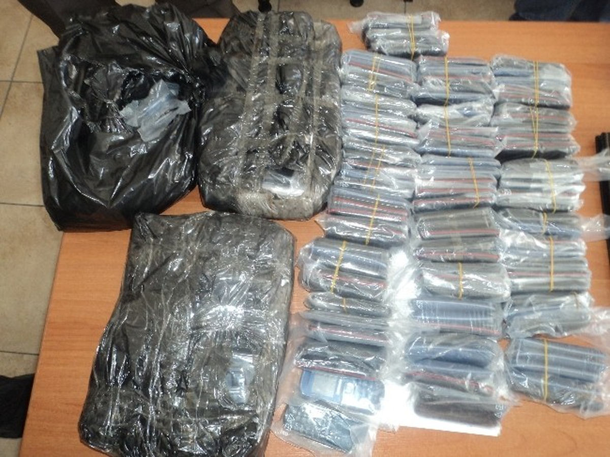 Buharkent\'te 248 Adet Kaçak Telefon Ele Geçirildi