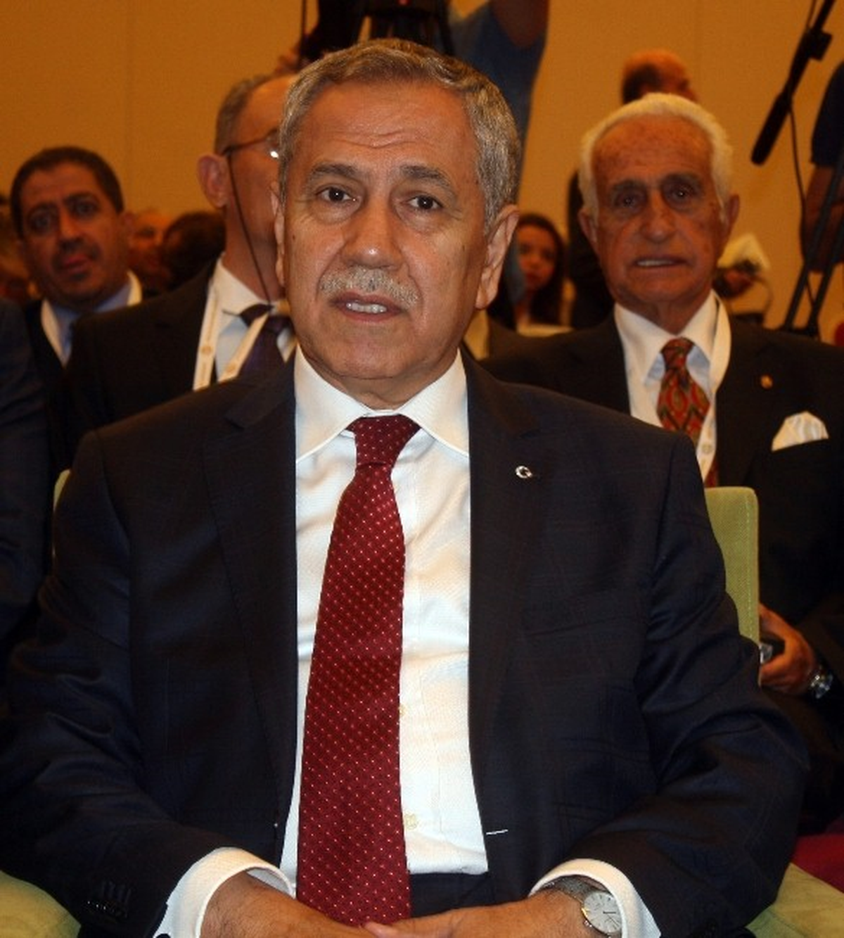 Bülent Arınç: "Abd\'deki Vakıf Çalışmalarını İmrenerek İzliyorum"