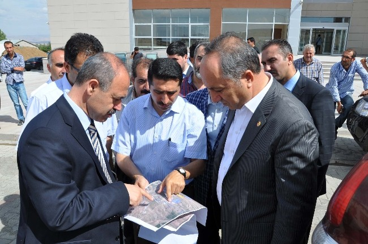 Büyükersoy ve Işık, Kız Yurdunu Gezdi