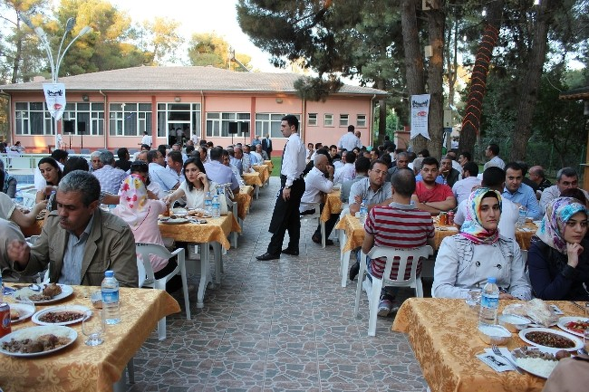 Ceylanpınar\'da Öğretmenlere Moral Yemeği