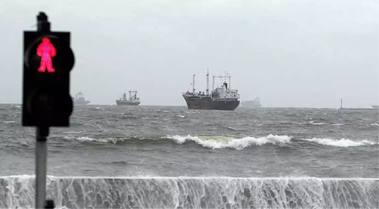 Çin\'in Güneyini Usagi Tayfunu Vurdu