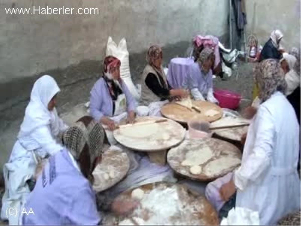 Çubuklu kadınlar hamur işi yaparak 100 öğrenci okutuyor ANKARA