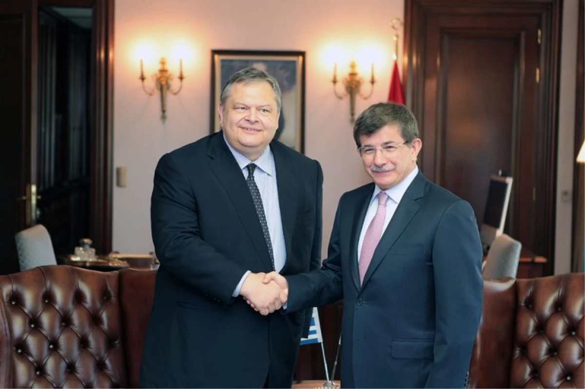 Davutoğlu, Yunanistan Başbakan Yardımcısı ve Dışişleri Bakanı Venizelos ile Görüştü