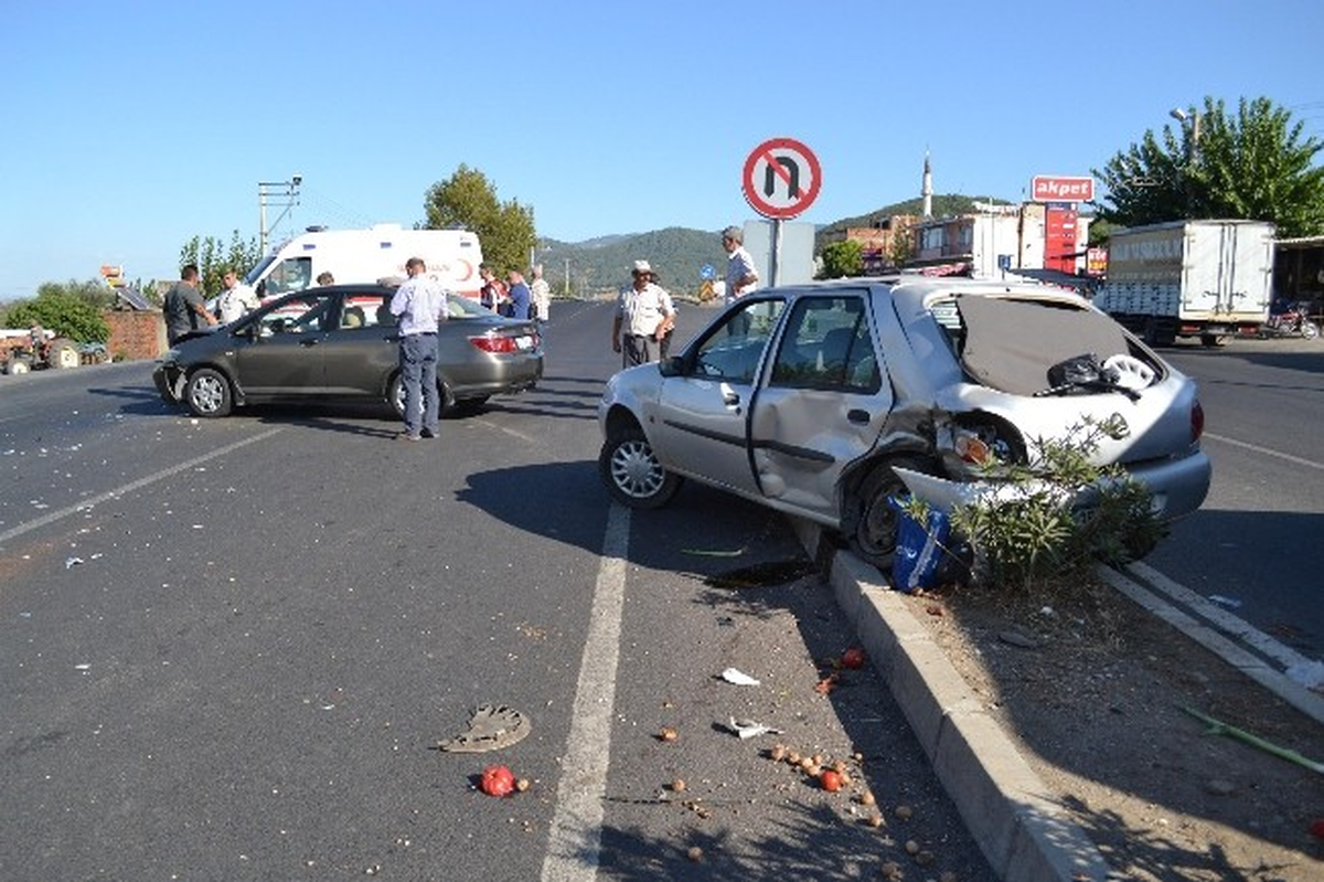 Derbent\'te İki Araba Çarpıştı: 3 Yaralı