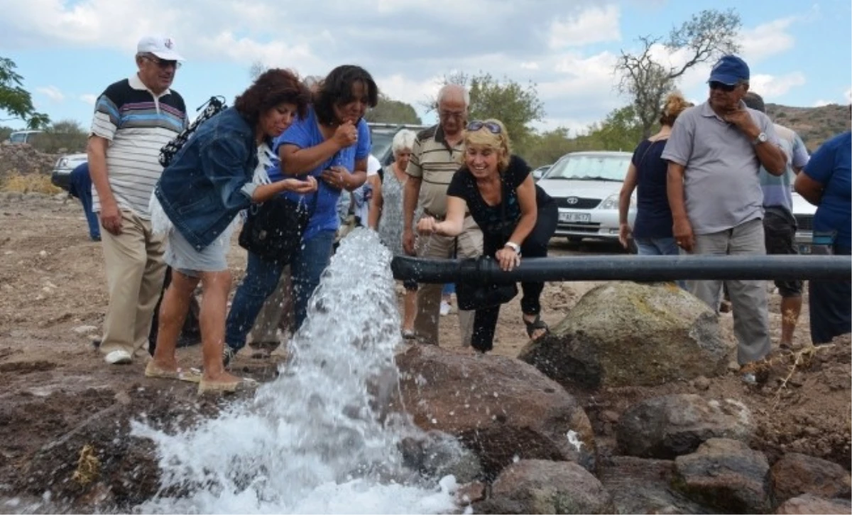 Dikili Yeni Su Kaynağında Kutlama Yaptı