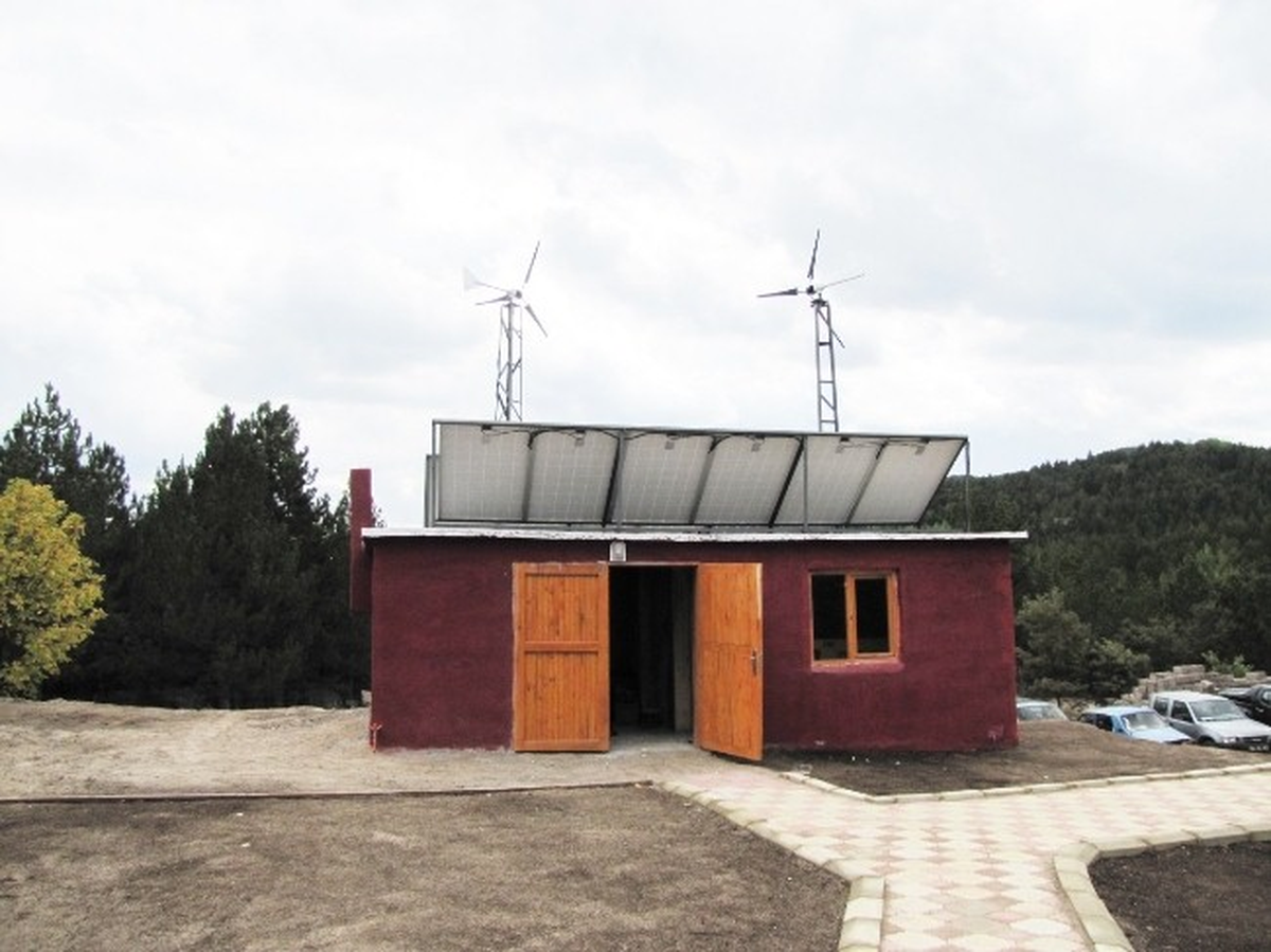 Elektriği Rüzgar ve Güneşten Karşılayıp 300 Bin Lira Tasarrufu Sağladılar