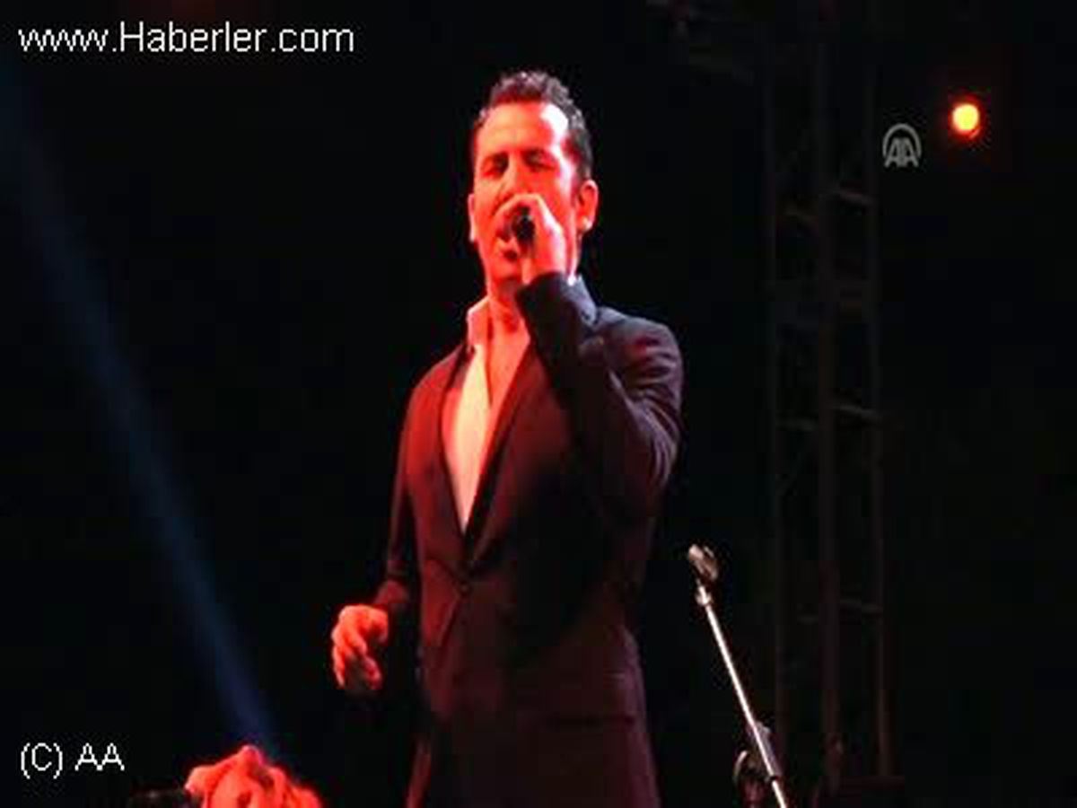 Ferhat Göçer, Eskişehir\'de Konser Verdi