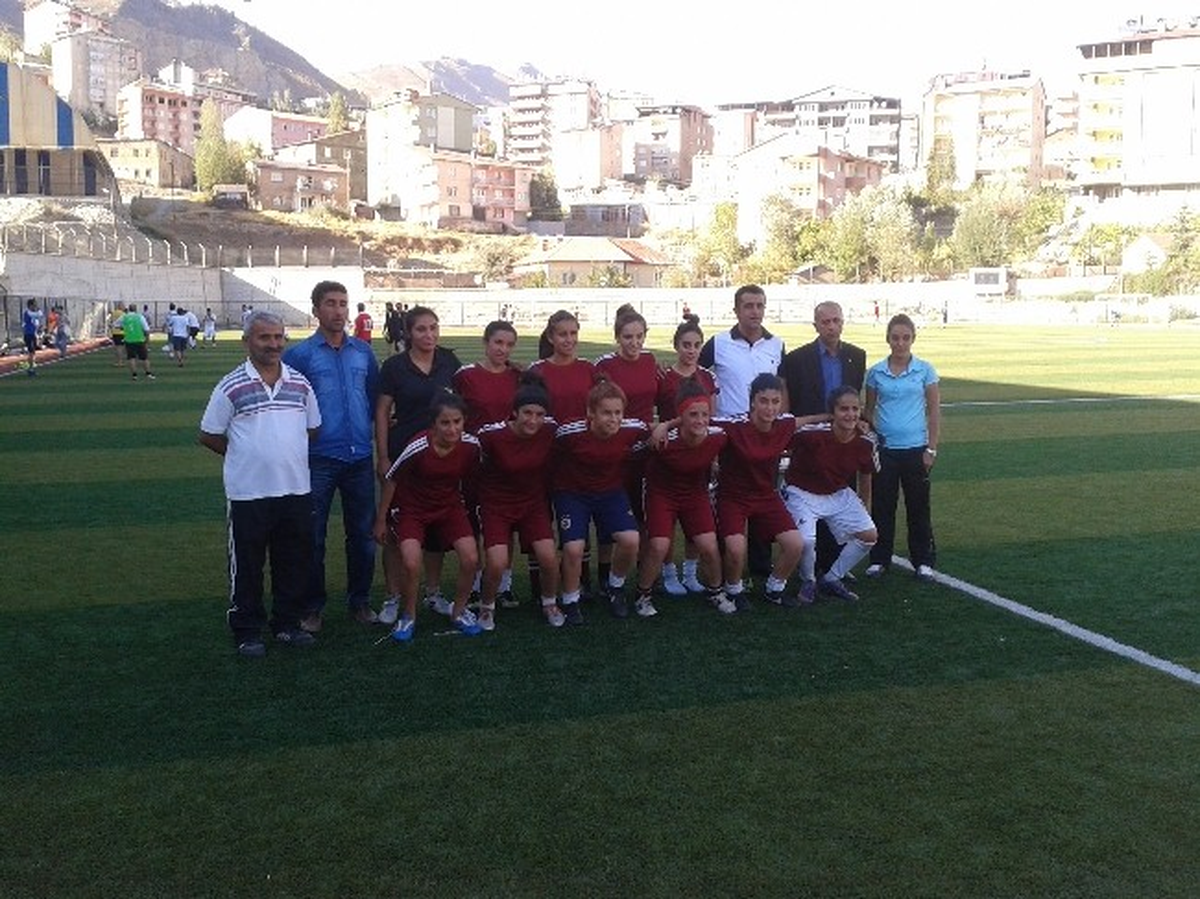 Hakkarigücü Bayan Futbol Takımı\'ndan 1. Lig\'e Alınma İsteği