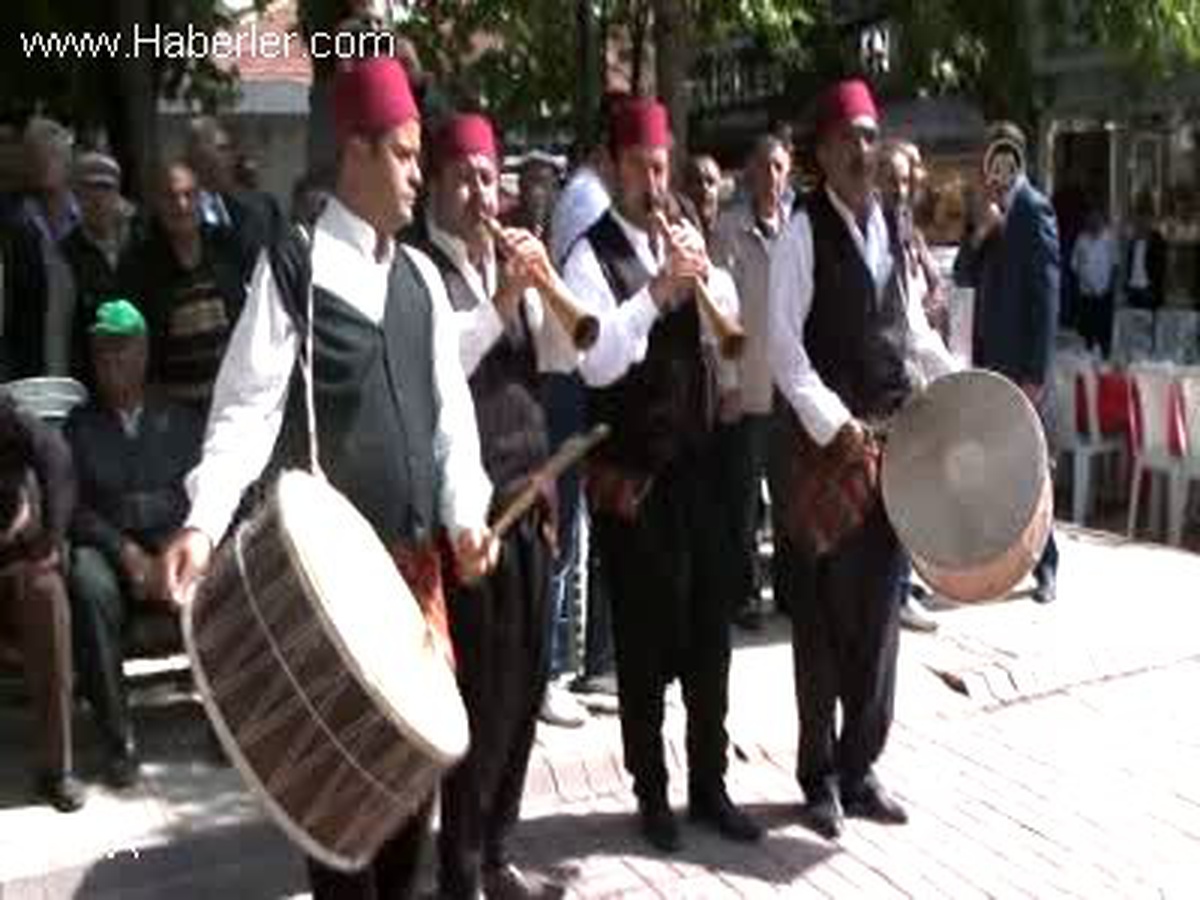 Hayati Yazıcı, vatandaşlara Ahi pilavı dağıttı KIRŞEHİR