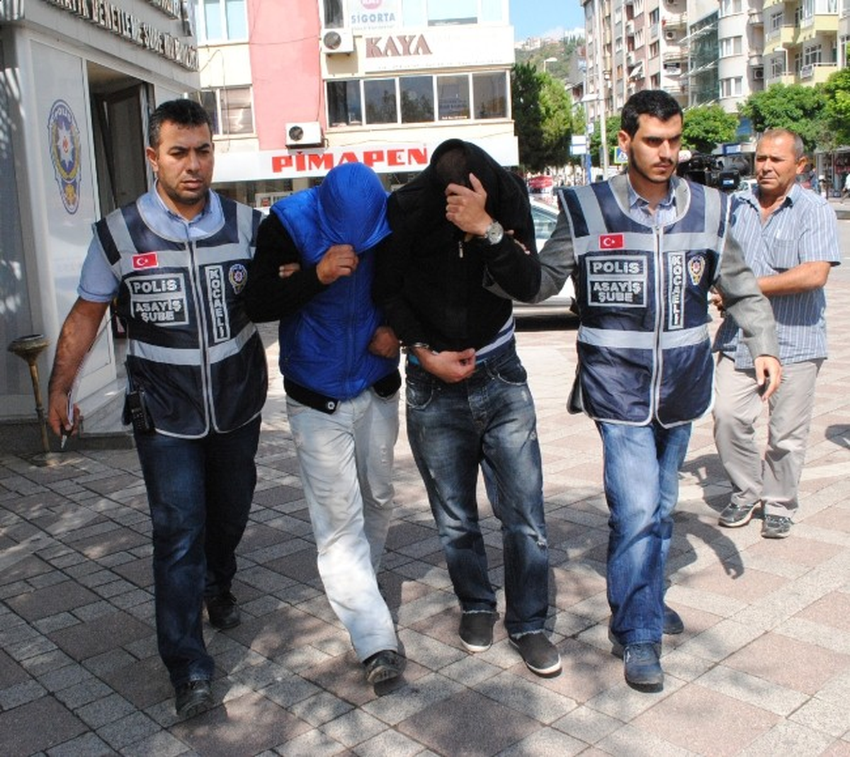 Hırsızlar Suç Üstü Yakalandı