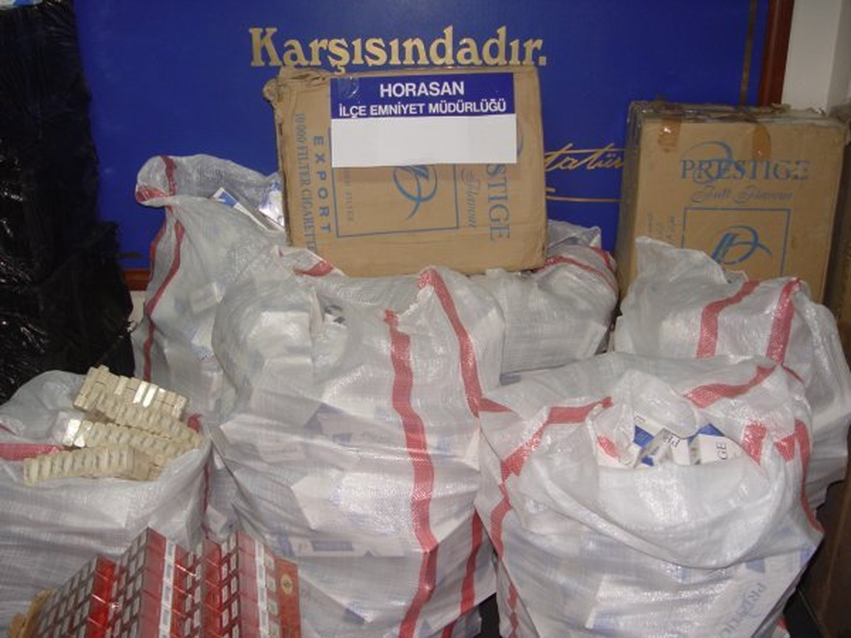 Horasan\'da 5 Bin 700 Paket Kaçak Sigara Ele Geçirildi