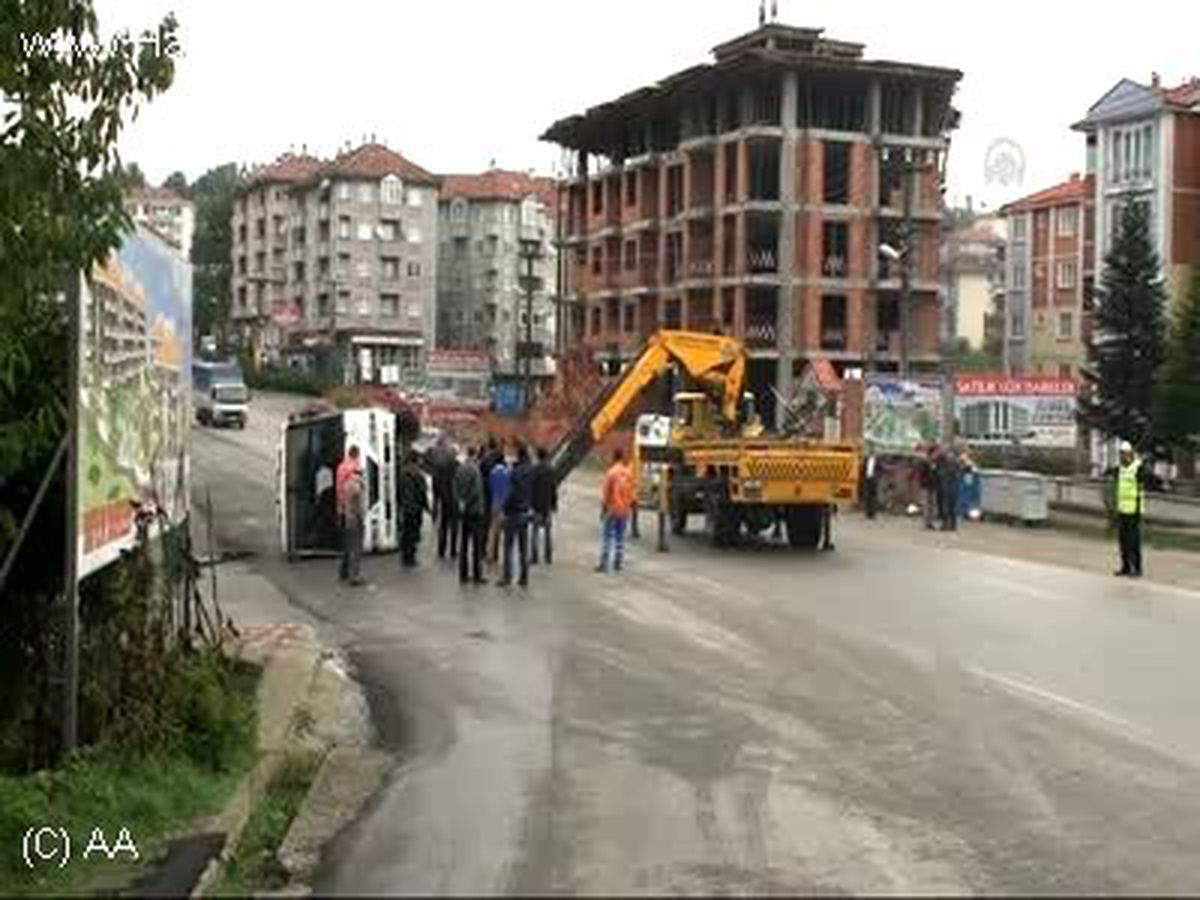 İki işçi servisi çarpıştı: 3 yaralı BARTIN