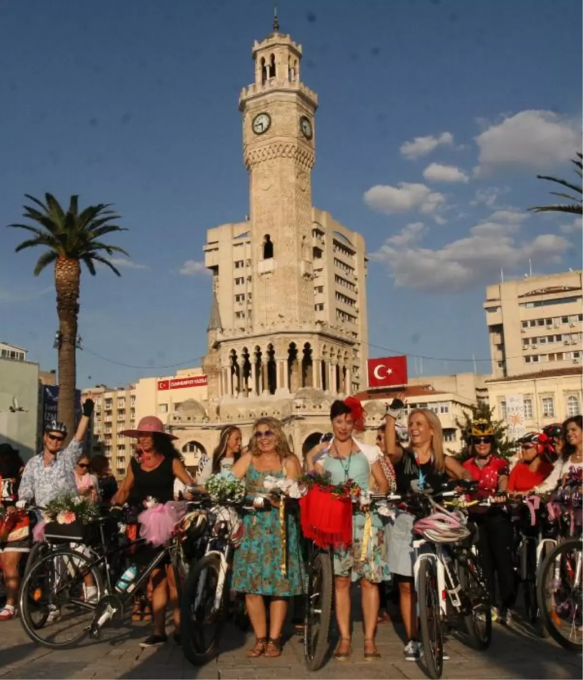 İzmirli Kadınların Bisiklet Turu, İlgi Çekti