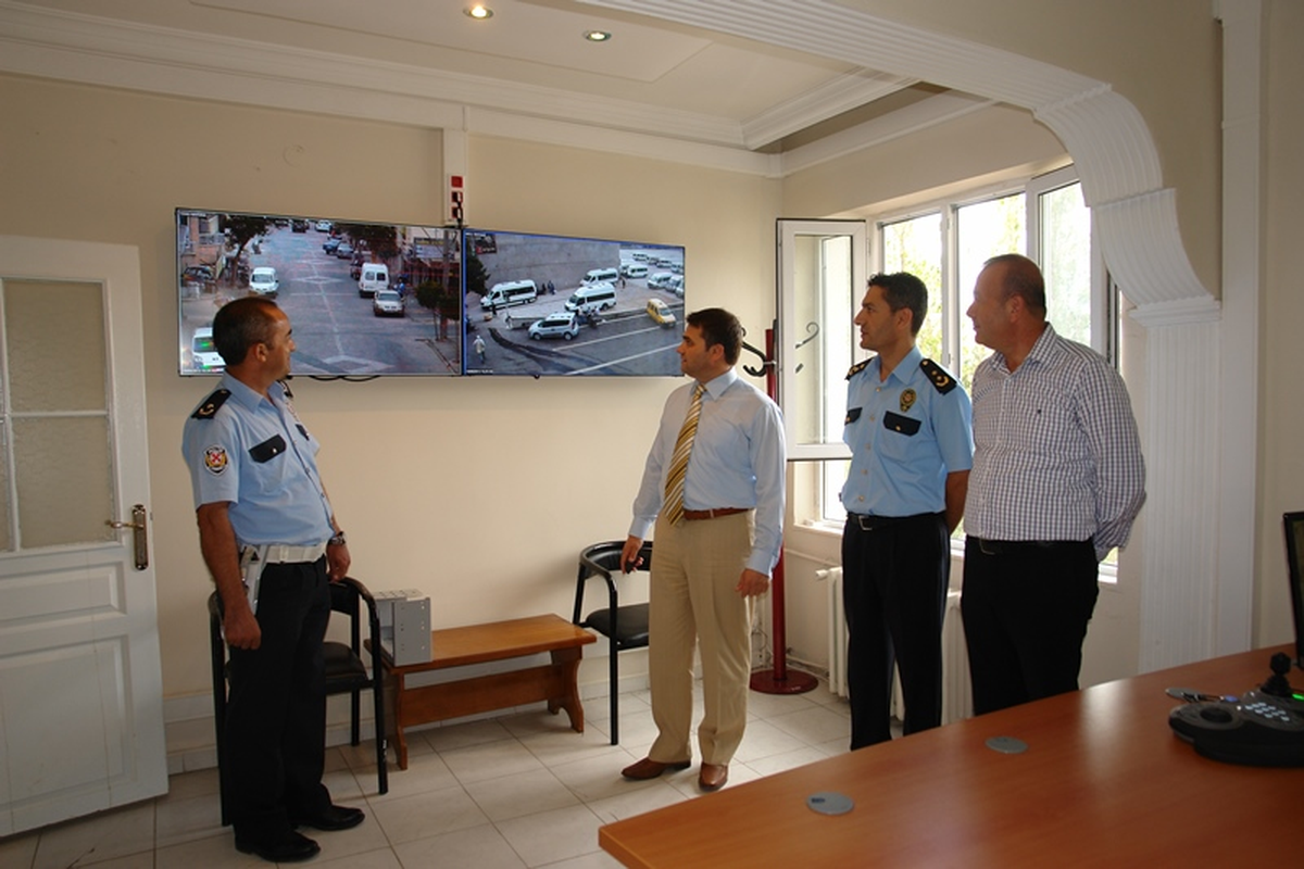 Kahta Kaymakamı Esen Mobese Kameralarını İnceledi