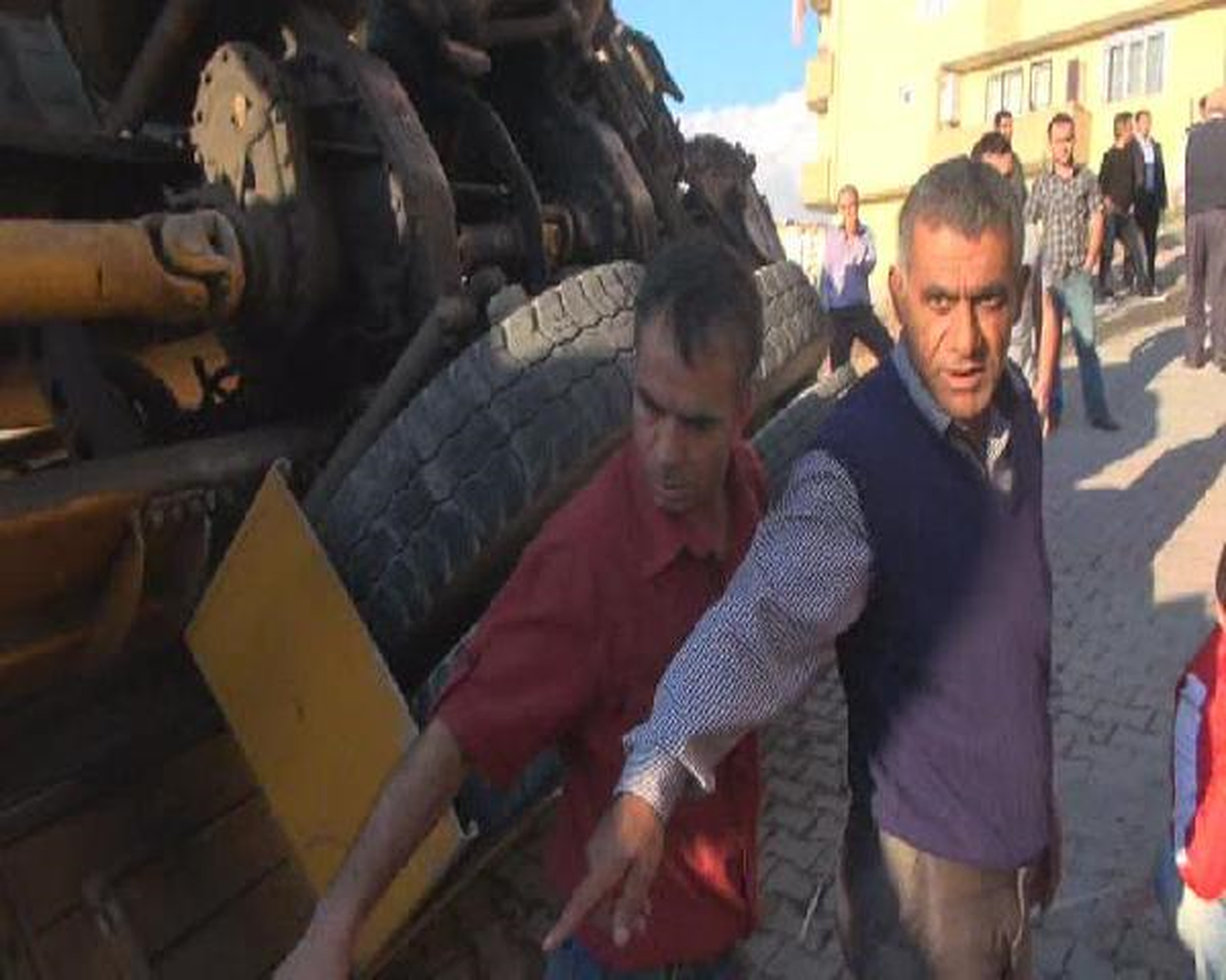 Maltepe\'de Kamyon Devrildi: 1 Ölü