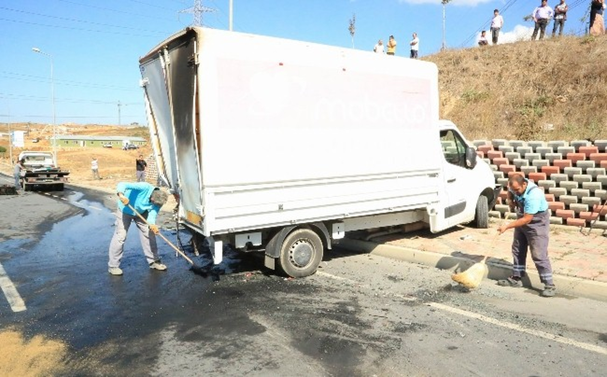 Kamyonete Çarpan Servis Aracında, 4 Yaşındaki Çocuk Yanarak Öldü