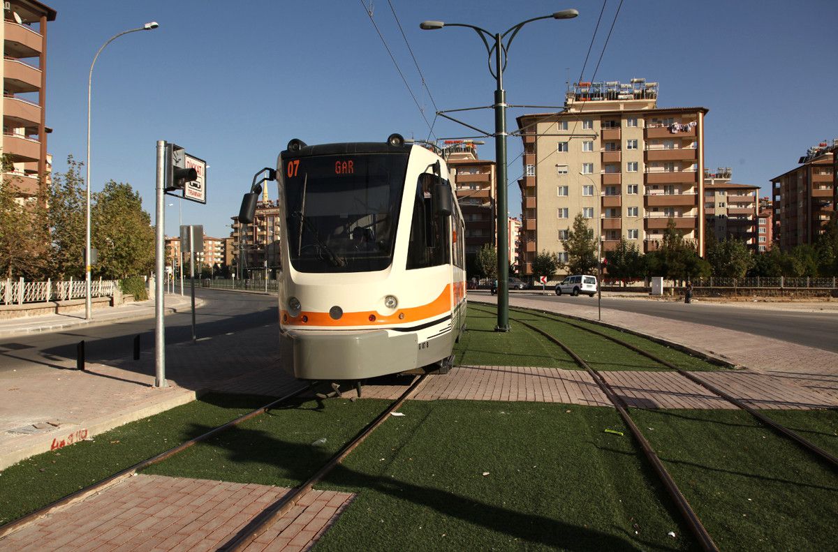 Kent Trafiğini Hafif Raylı Sistem Rahatlatır