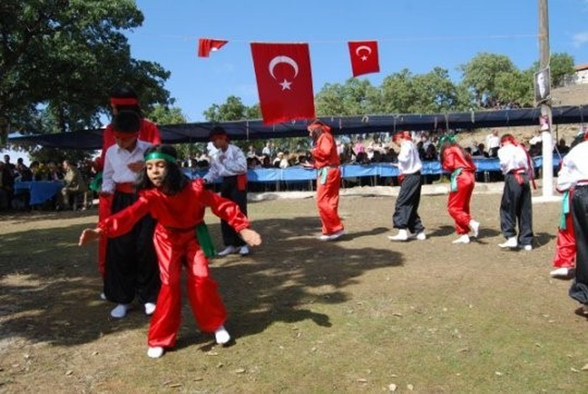 Kula'da Geleneksel 17.'inci Selvili Dede Şenliği