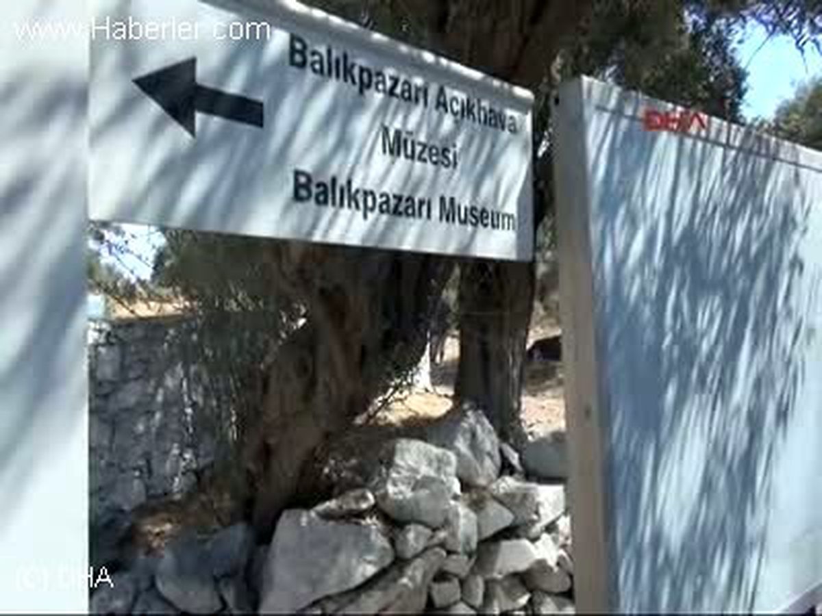 Küllerinden Doğuyor