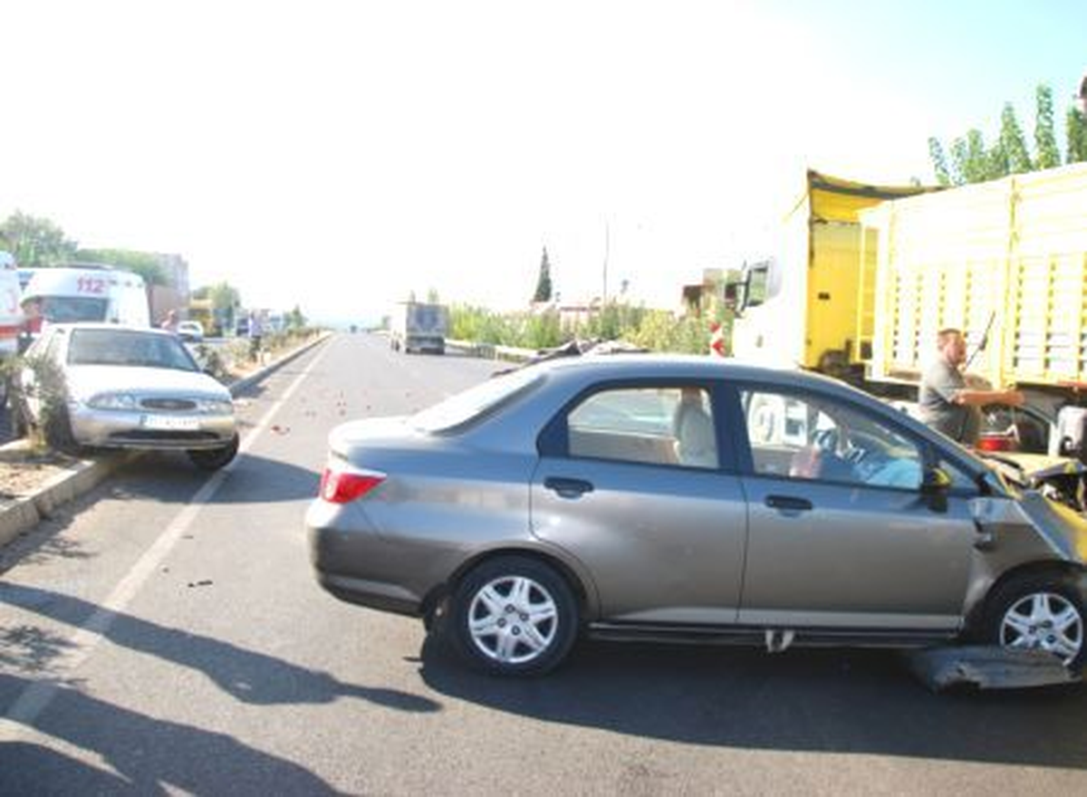 Manisa\'da Trafik Kazası: 3 Yaralı