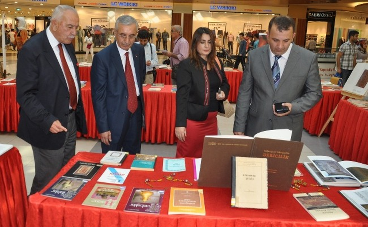 Meslek Kitapları Sergisi Açıldı