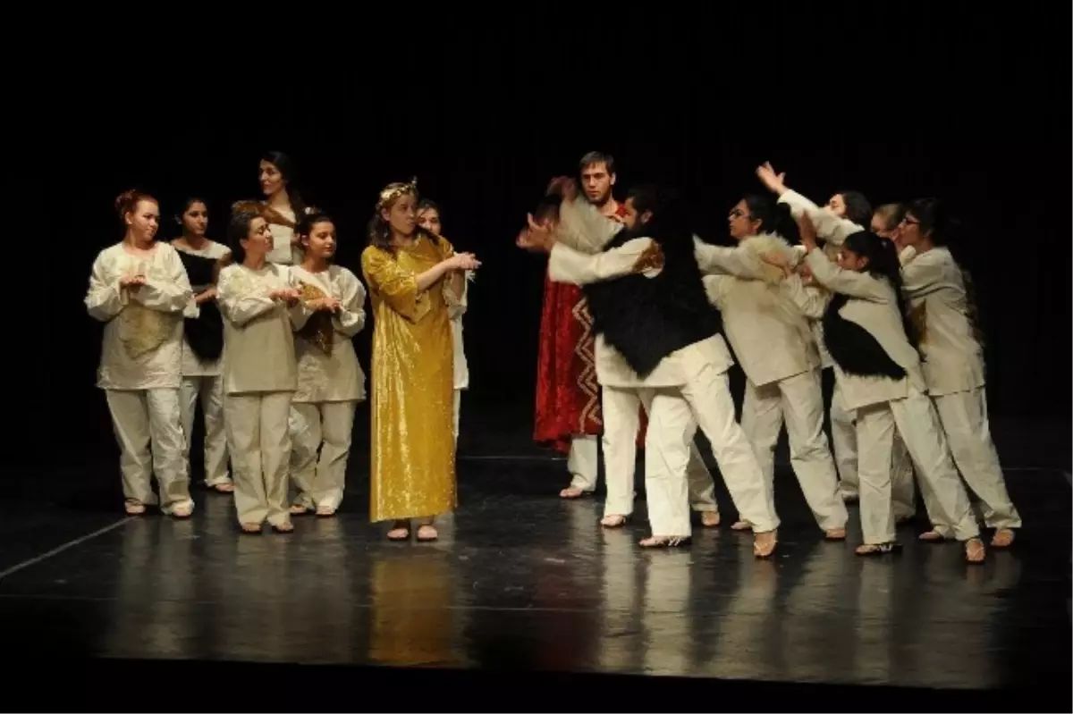 Midas'ın Kulakları Oyunu Sahnelendi