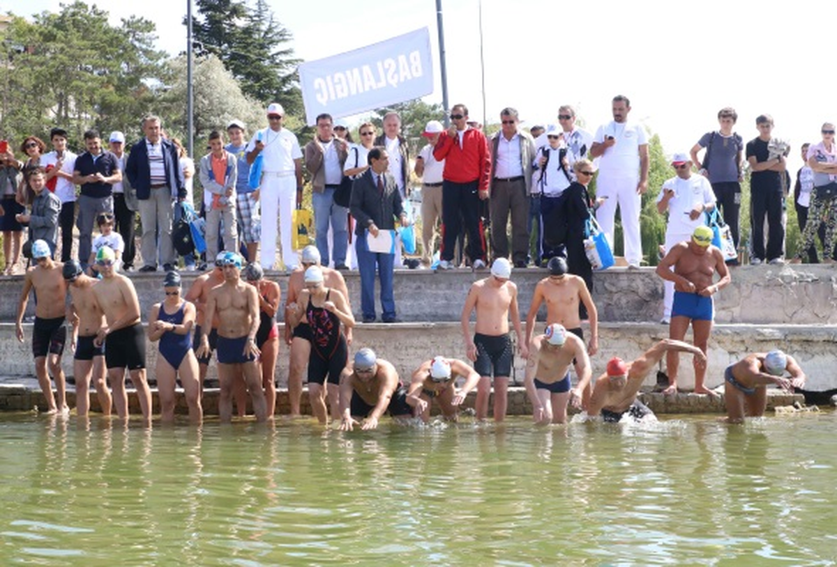Mogan\'da Kulaçlar Şenlik İçin Atıldı