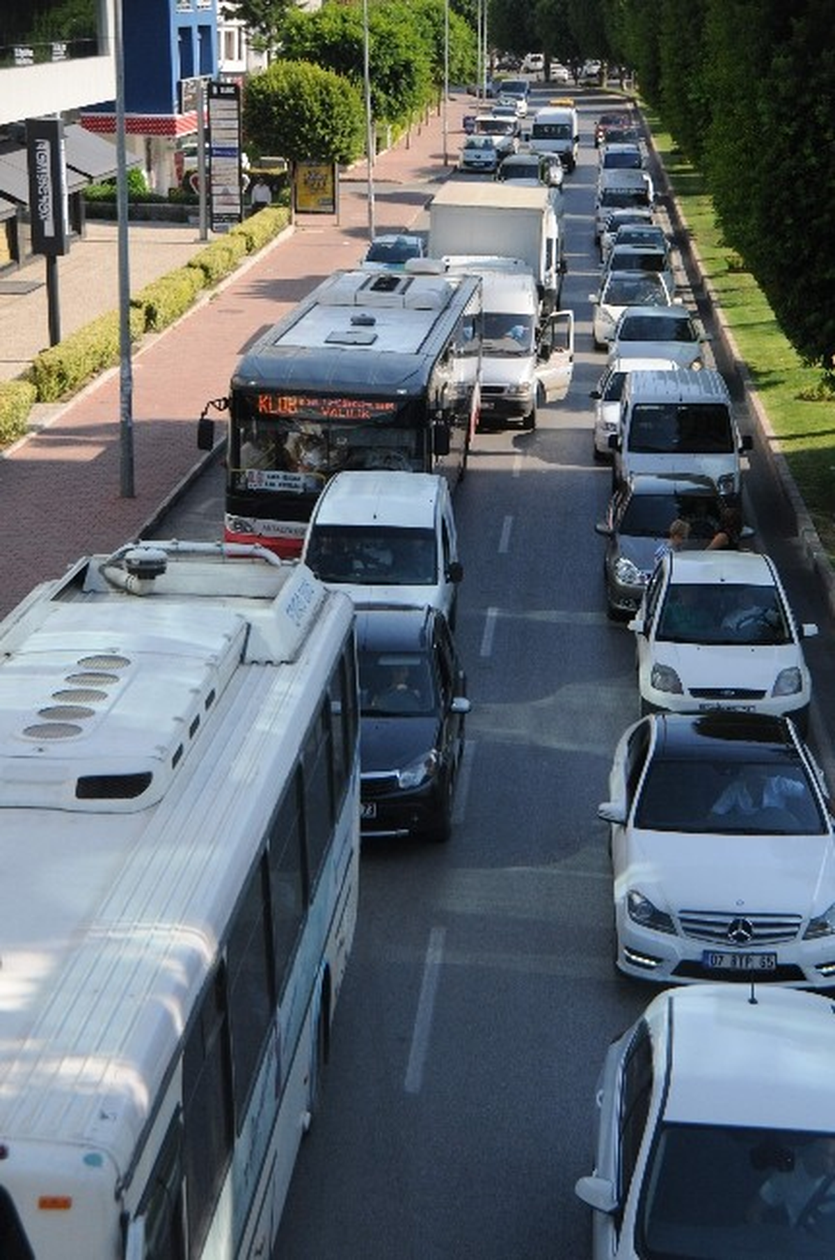 (Özel Haber) Antalya\'da Her 2.5 Kişiye Bir Araç Düşüyor