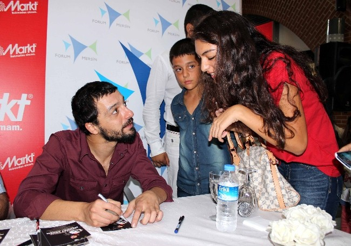 Sanatçı Mehmet Erdem Forum Mersin\'de Sevenleriyle Buluştu