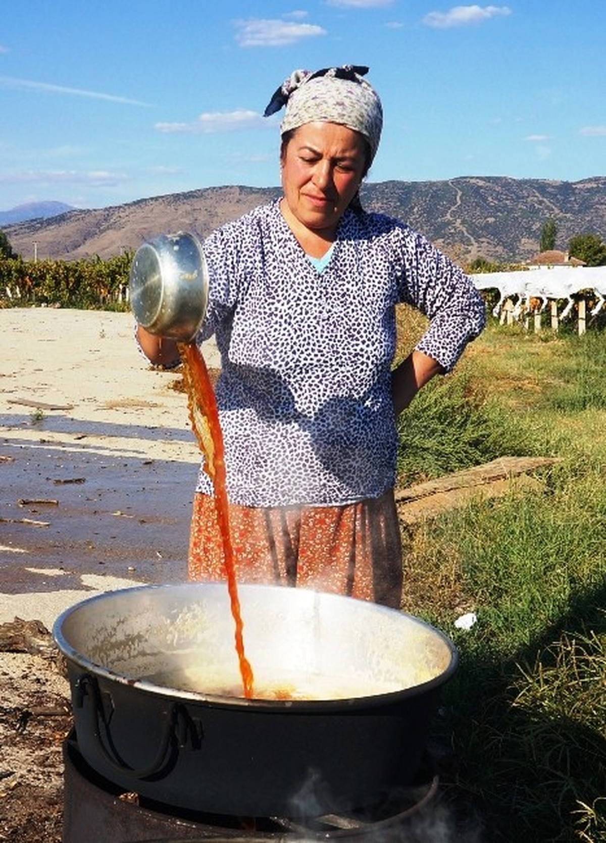 Sarıgöl\'de Şifa Kaynağı Pekmez Evlerde Hazırlanıyor