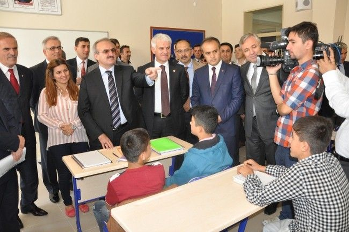 "Türkiye\'nin En Büyük Ortaöğretim Kampüsü"Nde Eğitim Başladı