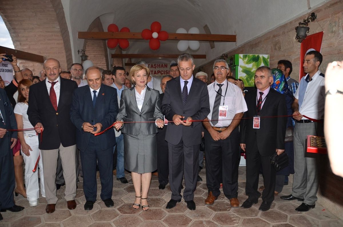 Vali Taşkesen Resim Sergisinin Açılışını Yaptı