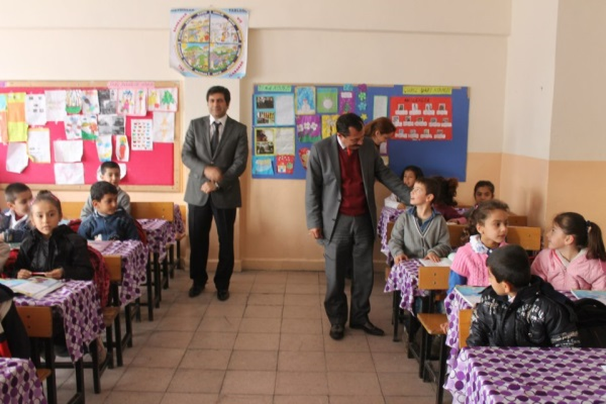 Yalım Belediye Başkanından Öğrencilere Kırtasiye Yardımı