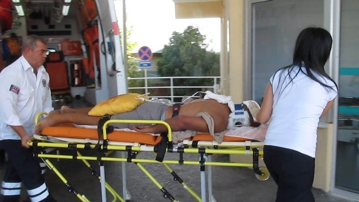 Ağaçtan Düşen Şahıs Bahçe Demirinin Üzerine Çakıldı