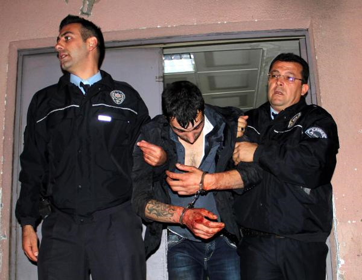 Annesini 77 Kez Bıçakladı, \'Daha Ölmeyecek Misin" Dedi