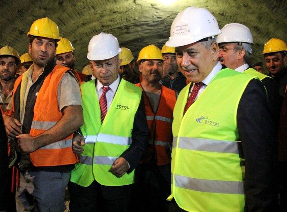 Arınç: İşçiler Arı Gibi Çalışıyor