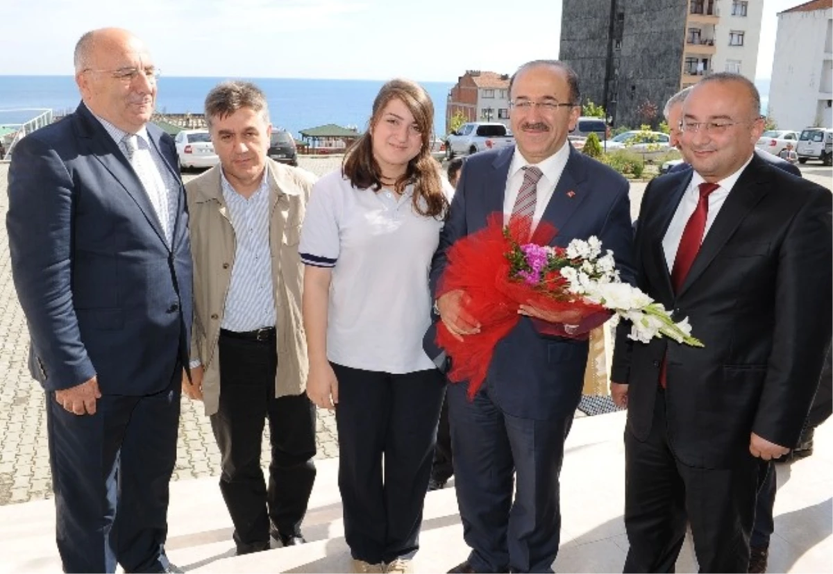 Başkan Gümrükçüoğlu,"Gençlerle Baş Başa" Adlı Söyleşide Öğrencilere Seslendi