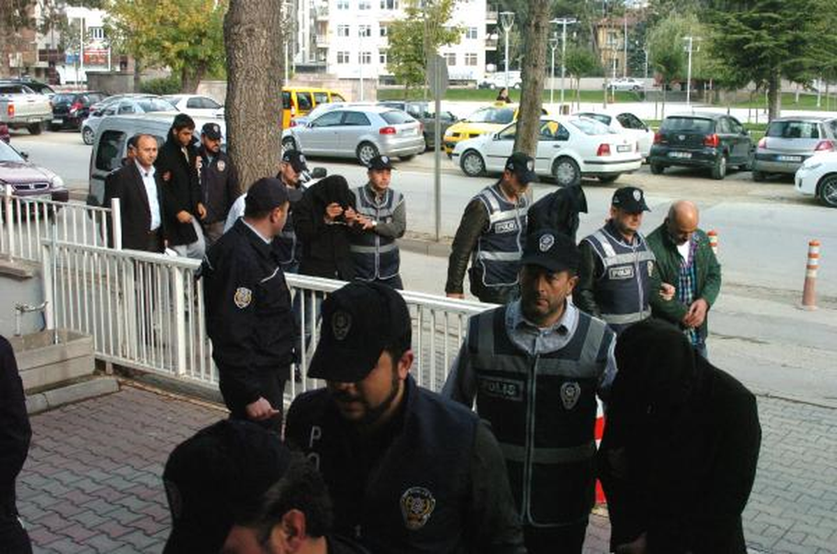 Çaldıkları Akaryakıtı Kurdukları İstasyonda Satıyorlardı
