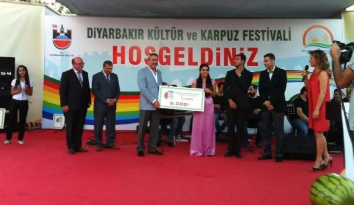 Eruhlu Genç Kız Ses Yarışmasında 1. Oldu