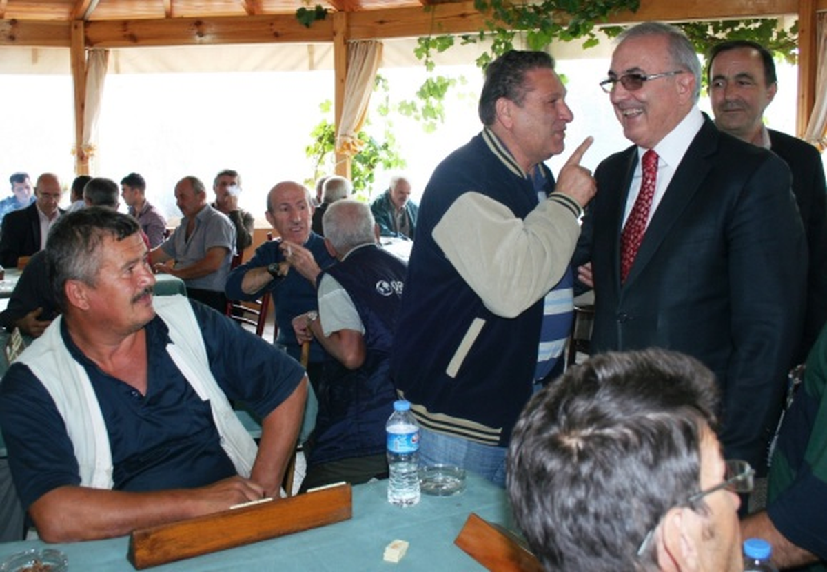 Esnafları Tek Tek Dolaştı, Sohbet Etti