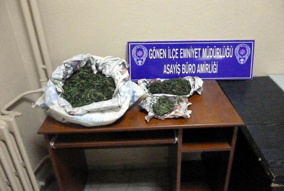 Esrarı Çuvalla Taşırken Yakalandılar