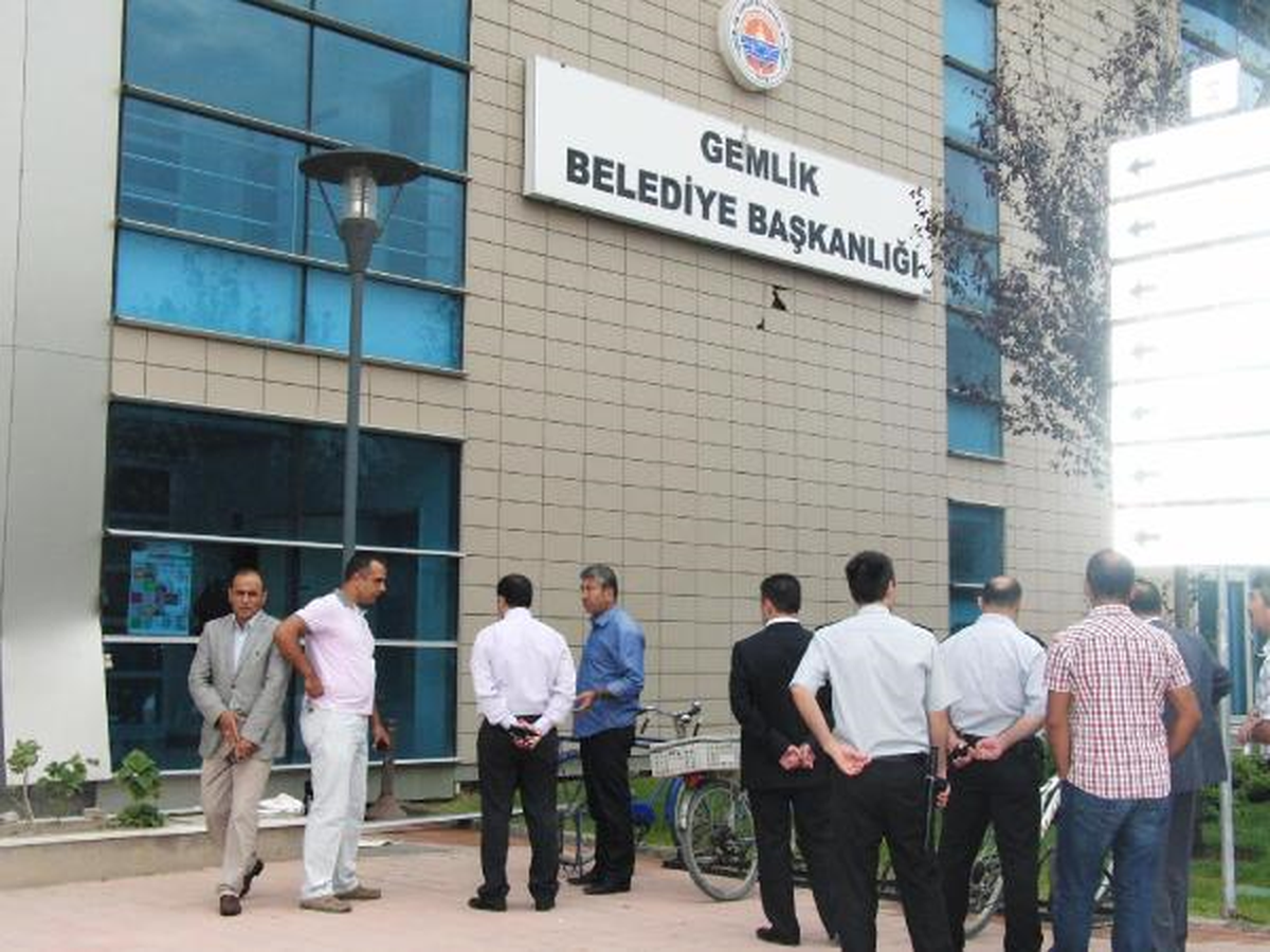 Gemlik Belediye Binasına 4 Kurşun