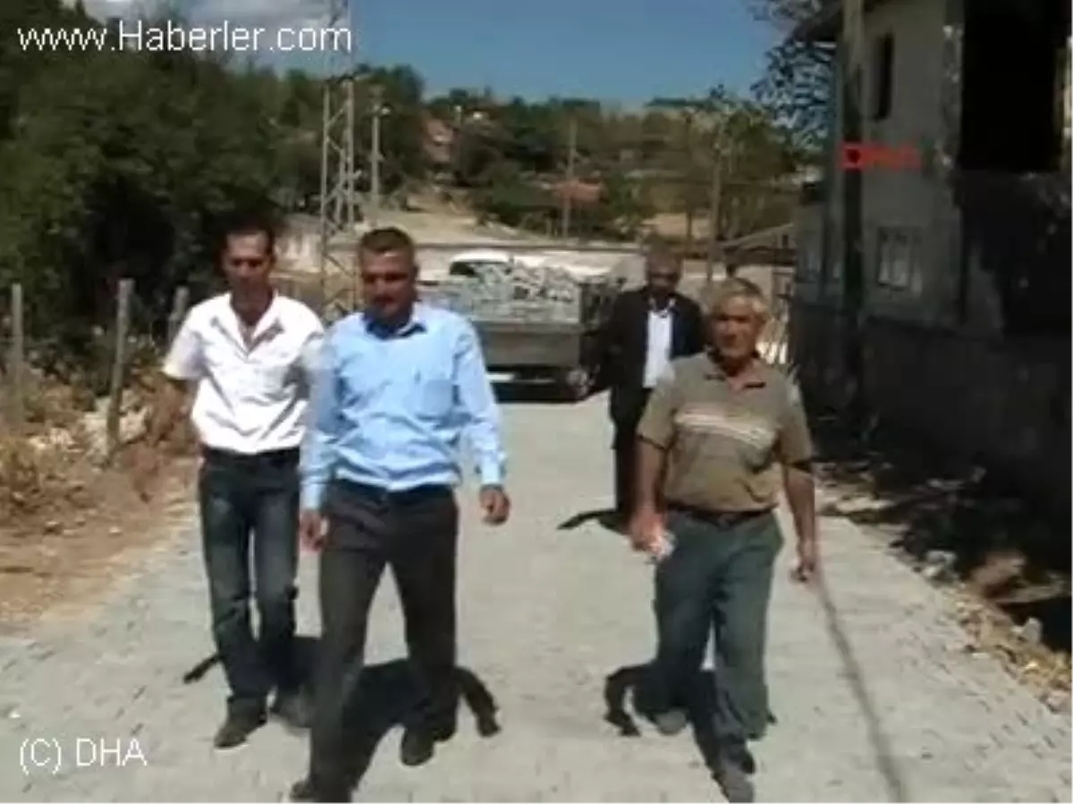 Hasta Muhtar İçin Kaymakam ve 23 Muhtar Taş Döşedi