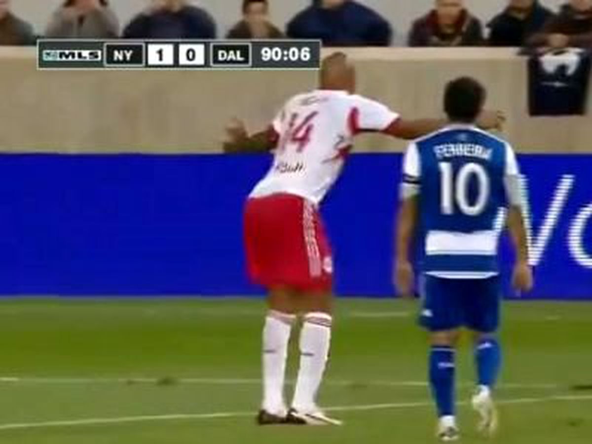 Henry, Düdükten Sonra Göbek Attı