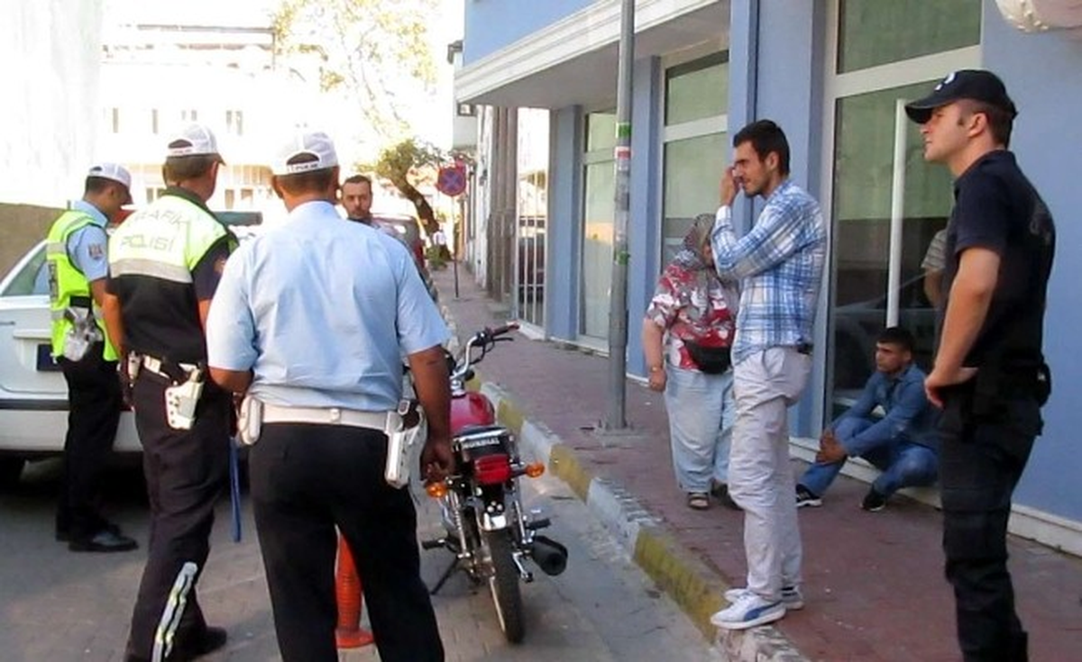 Kaza Yapan Gençle Polisin İlginç Diyaloğu